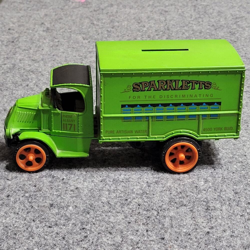 Vintage ERTL 1926 Mack Bulldog Truck Coin Bank Green Sparkletts Die Cast